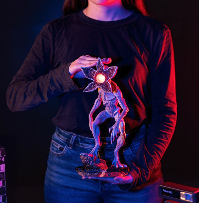 Erik Lámpara Demogorgon Stranger Things, Alto 19.3 cm, Largo 38 cm, Ancho 21.5 cm