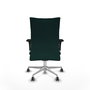 Silla Albacete confidente con mecanismo Sincro tapizada con Similpiel color Verde botella. Equipada con Base aluminio, Brazos 1D y Ruedas 65 mm parqué
