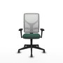 Silla de oficina Motilla con mecanismo Sincro tapizada con Tela color Verde botella y malla color Blanco. Equipada con lumbar 1D, Brazos 3D y Ruedas 65 mm parqué