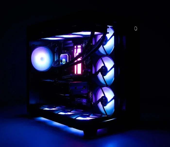 Komputronik Level UP [J08] Ryzen 5 9600X | RTX 5070 | 32GB | 2TB | Windows 11 Home