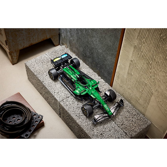 LEGO Technic 42240 Aston Martin Aramco AMR25 F1 LEGO Technic 42240 Aston Martin Aramco AMR25 F1