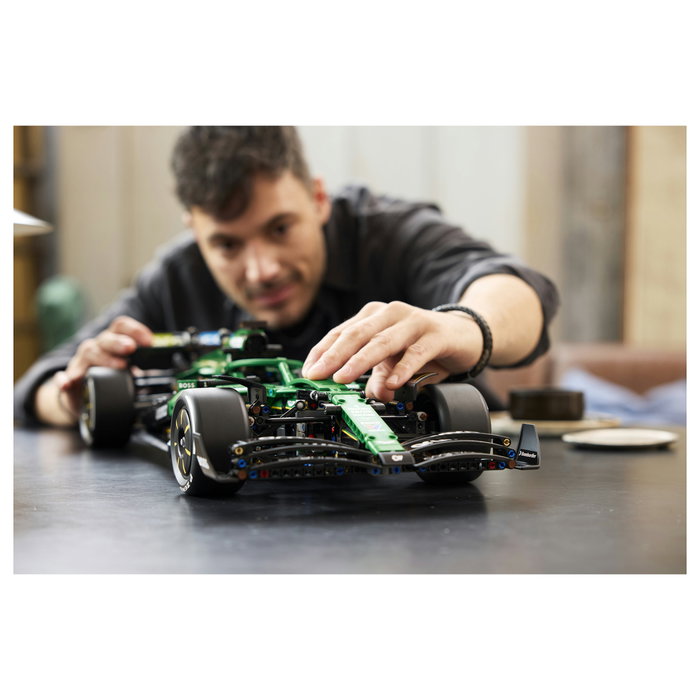 LEGO Technic 42240 Aston Martin Aramco AMR25 F1 Auto