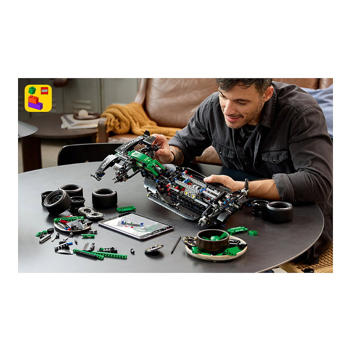 LEGO Technic 42240 Aston Martin Aramco AMR25 F1 Auto