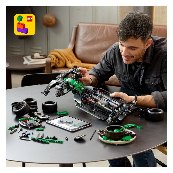 LEGO Technic 42240 Aston Martin Aramco AMR25 F1 Auto