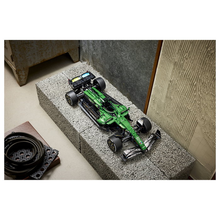 LEGO Technic 42240 Aston Martin Aramco AMR25 F1 Auto