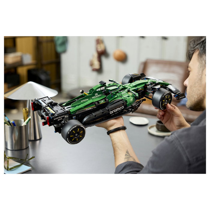 LEGO Technic 42240 Aston Martin Aramco AMR25 F1 Auto