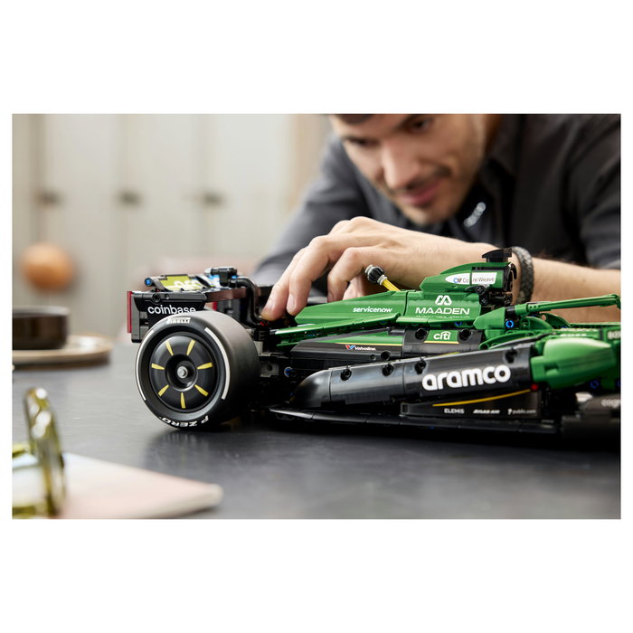 LEGO Technic 42240 Aston Martin Aramco AMR25 F1 Auto
