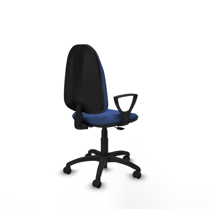 Silla de oficina Algarra con mecanismo Contacto permanente básico tapizada con Tela color Azul marino. Equipada con Base poliamida negra, Brazos fijos y Ruedas de parqué