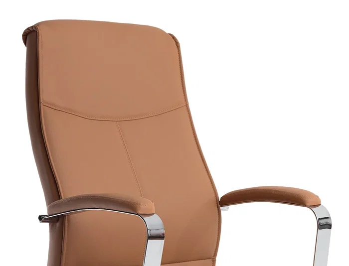 Q-connect Silla de Dirección Premium en Similpiel Color Crema, Base Metálica, Ruedas Suaves, Altura Ajustable - Máximo Confort y Elegancia para tu Oficina Moderna.