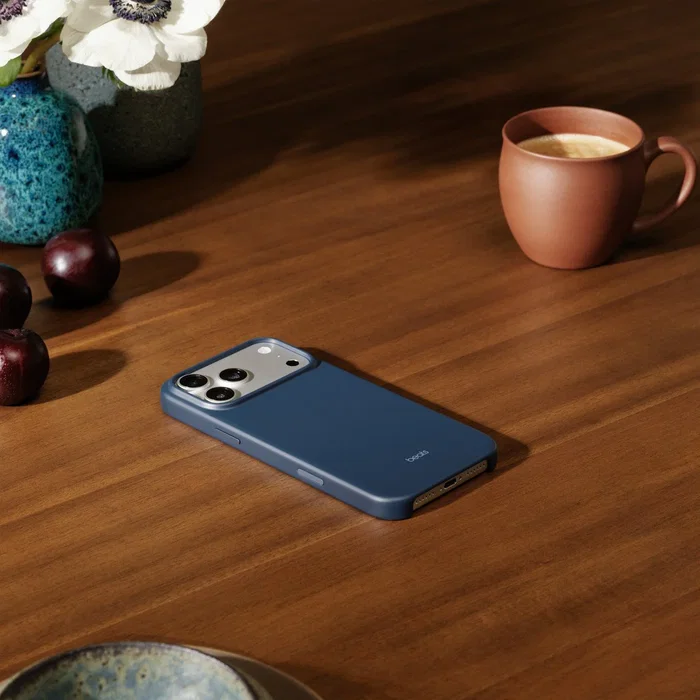 Apple MGJG4LL/A - Funda MagSafe con Control de Cámara para iPhone 17 Pro Max (6.9"), Azul Bedrock Blue, Protección contra Caídas y Rayones, Interior de Microfibra