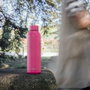 QUOKKA Botella Termo Acero Inoxidable 630 ml, Color Frambuesa Rosa Sólido, Modelo Solid Rasberry Pink