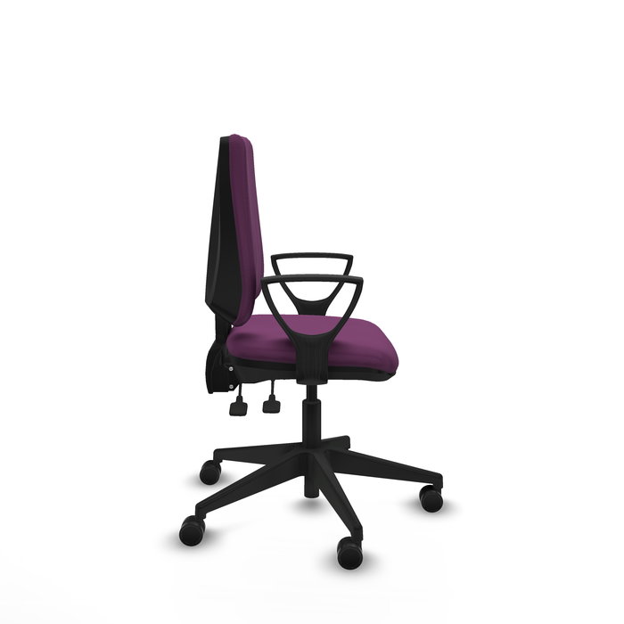 Silla de oficina Elche con mecanismo Asincro tapizada con Similpiel color Morado. Equipada con Base piramidal negra, Brazos fijos y Ruedas 65mm nailon Silla de oficina Elche con mecanismo Asincro tapizada con Similpiel color Morado. Equipada con Base piramidal negra, Brazos fijos y Ruedas 65mm nailon