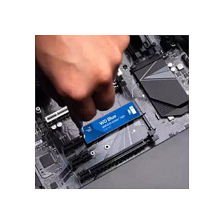 Western Digital WD Blue SN5000 M.2 2TB NVMe PCIe 4.0 x 4 SSD 5150 MB/s