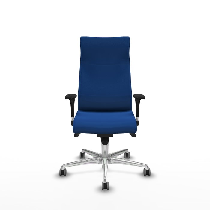 Sillón Albacete con mecanismo Sincro tapizada con Similpiel color Azul. Equipado con Base aluminio, Brazos 1D y Ruedas 65 mm parqué