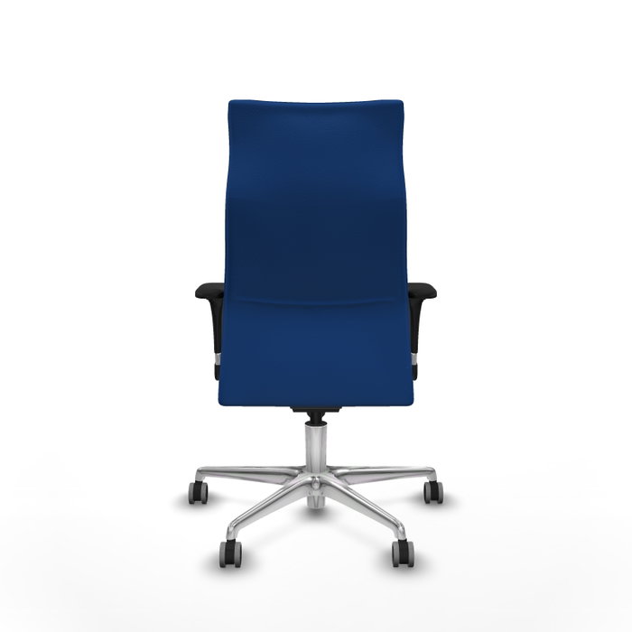 Sillón Albacete con mecanismo Sincro tapizada con Similpiel color Azul. Equipado con Base aluminio, Brazos 1D y Ruedas 65 mm parqué