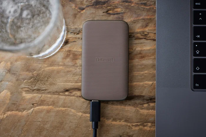Intenso TX500 SSD Externo 500GB USB Tipo C 3.2 Gen 2 - Resistente a Golpes, Compacto, Hasta 1000MB/s, Color Marrón Intenso TX500 SSD Externo 500GB USB Tipo C 3.2 Gen 2 - Resistente a Golpes, Compacto, Hasta 1000MB/s, Color Marrón