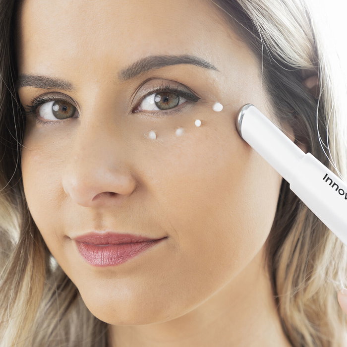 Pack Masajeador de Ojos Antiedad con Fototerapia y Termoterapia y Contorno de Ojos Rice Joyglow 15 ml InnovaGoods