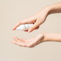 Pack Masajeador de Ojos Antiedad con Fototerapia y Termoterapia y Contorno de Ojos Rice Joyglow 15 ml InnovaGoods