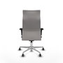 Sillón Albacete con mecanismo Sincro tapizada con Similpiel color Blanco. Equipado con Base aluminio, Brazos 1D y Ruedas 65 mm parqué