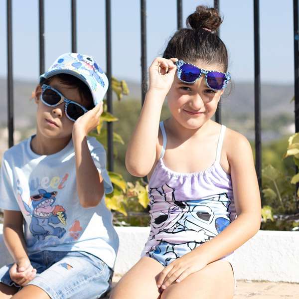Cerdá Gafas de Sol Infantiles Premium Stitch 12.8 x 4.5 x 12.7 cm LILAC Edad Mínima Recomendada 3 Años Cerdá Gafas de Sol Infantiles Premium Stitch 12.8 x 4.5 x 12.7 cm LILAC Edad Mínima Recomendada 3 Años