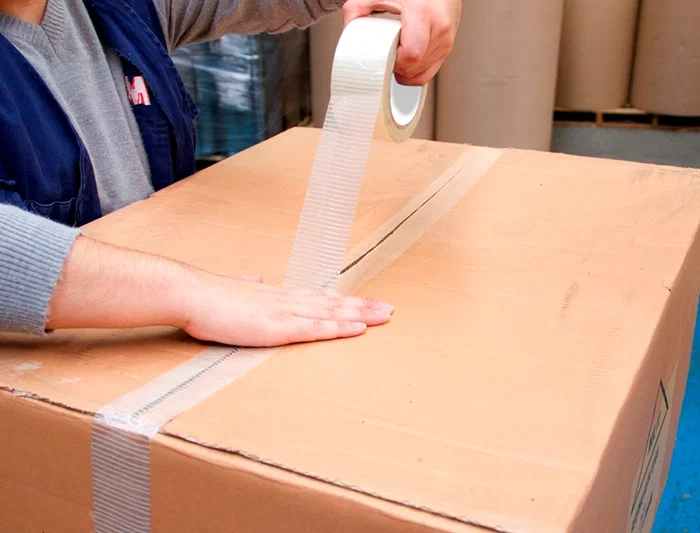 Q-connect Cinta adhesiva monofilamentos transparente 50 m x 50 mm, con refuerzo de fibra de vidrio para embalaje pesado