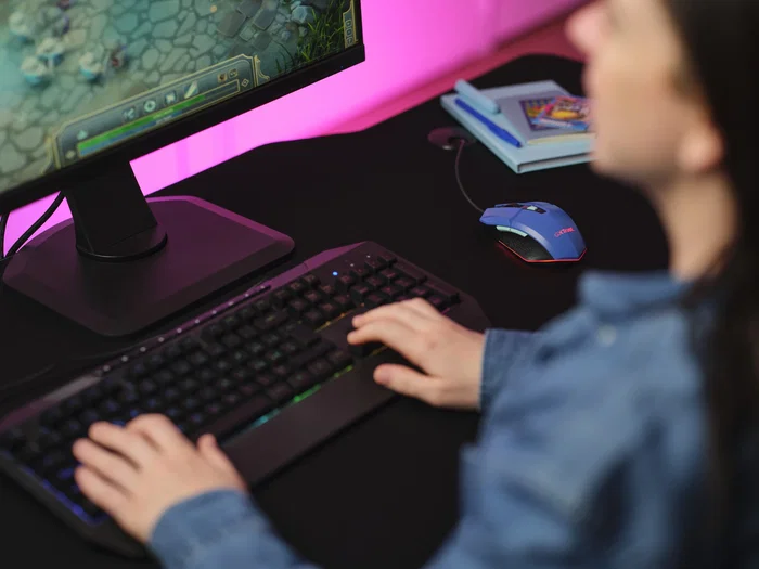 Trust Gaming GXT 109 FELOX Ratón para Gaming Ambidextro Cable USB, 6400 DPI Ajustable, 6 Botones, Iluminación LED RGB Multicolor, Color Azul