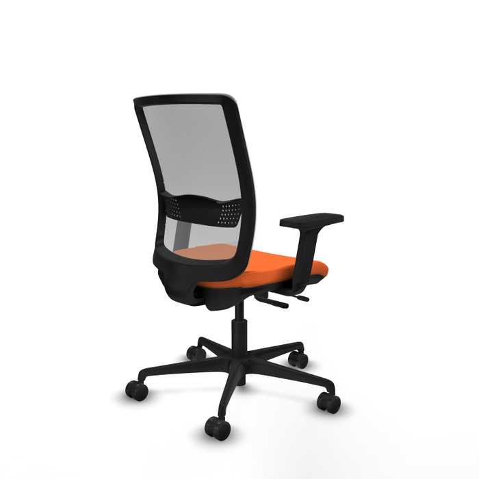 Silla de oficina Haches con mecanismo Sincro/Traslack tapizada con Tela color Naranja y malla color Gris. Equipada con lumbar 1D, Brazos 2D y Ruedas 65mm nailon
