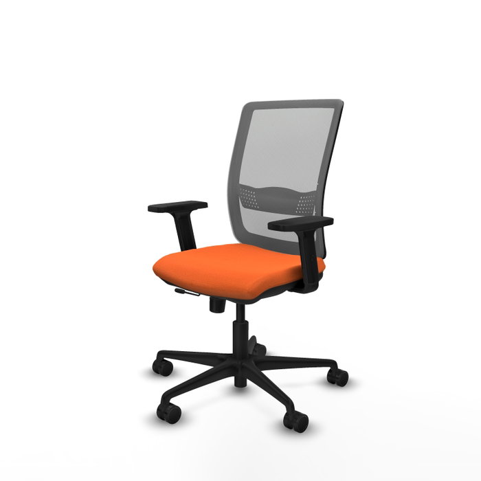 Silla de oficina Haches con mecanismo Sincro/Traslack tapizada con Tela color Naranja y malla color Gris. Equipada con lumbar 1D, Brazos 2D y Ruedas 65mm nailon