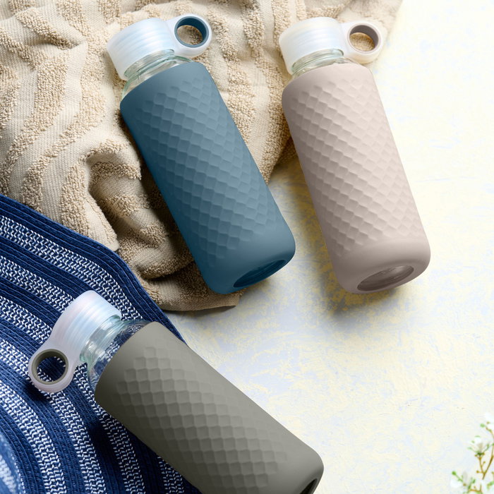 Day Botella 450 Ml Vidrio y Silicona Transparente con Funda Antideslizante Colores Surtidos Day Botella 450 Ml Vidrio y Silicona Transparente con Funda Antideslizante Colores Surtidos