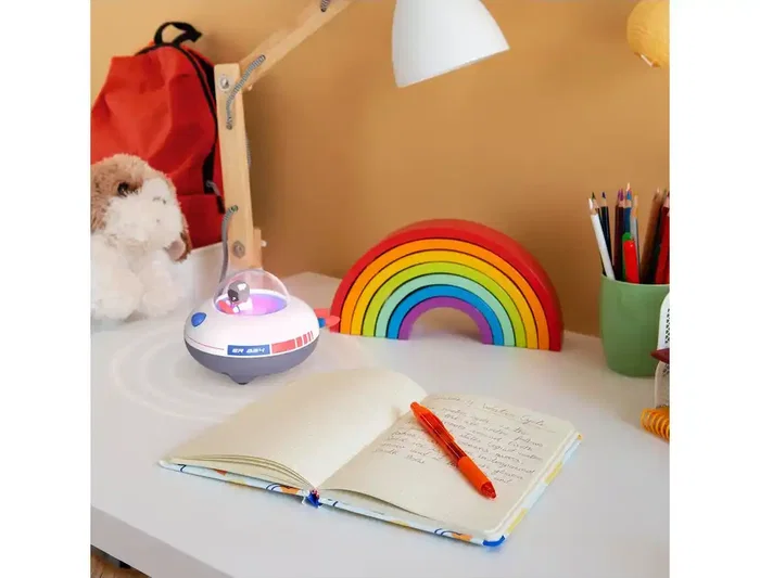 Wondee Cosmo Bubbly Altavoz Bluetooth Portátil Inalámbrico con Efectos de Luz, Diseño Nave Espacial, Sonido Potente, Luz Nocturna, Incluye 50 Pegatinas