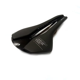 Prologo Sillín NAGO R4 PAS Rediseño 4 Medidas 245x137 mm Peso 207 grs Railes TIROX