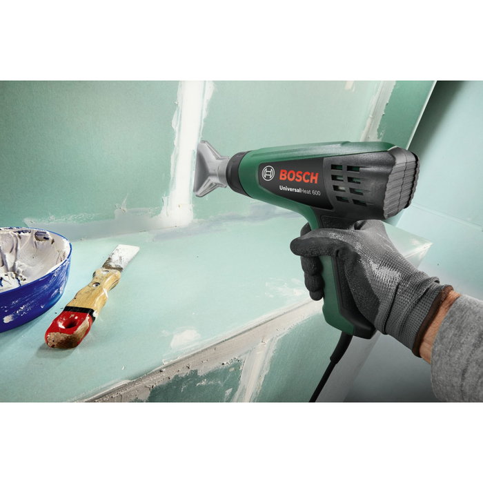 Bosch UniversalHeat 600 con boquilla de protección para vidrio Bosch UniversalHeat 600 con boquilla de protección para vidrio