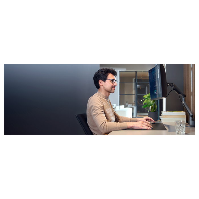 One for All DM7110-0001-001 Soporte Monitor para Escritorio - 32" / 81.3 cm, Negro, Giratorio 360°, Ajuste de Altura e Inclinación, Capacidad 9 kg