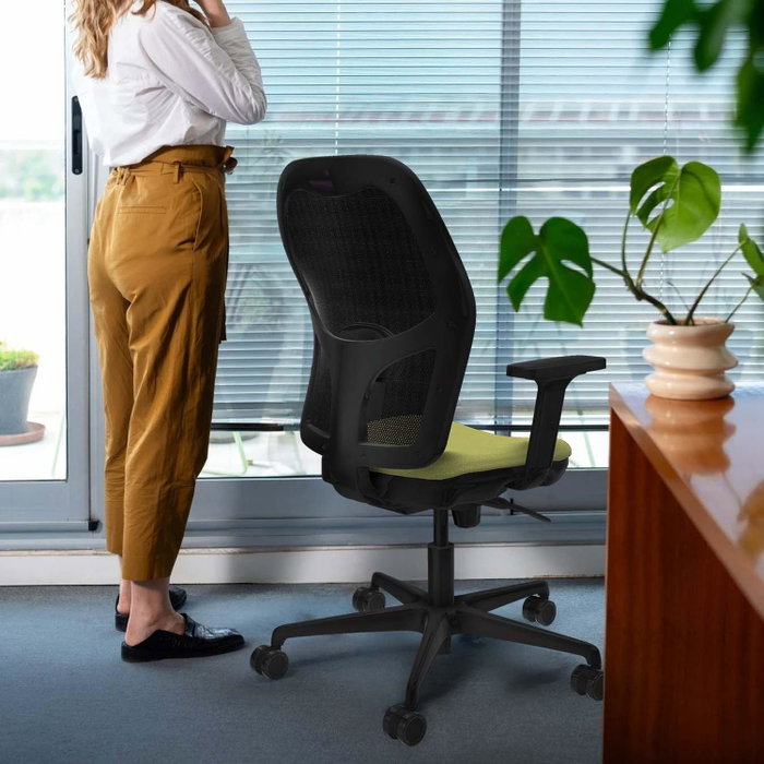 PIQUERAS Y CRESPO Silla de oficina Jorquera con mecanismo Sincro, tela morada y malla gris