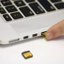 Yubico YubiKey 5 Nano USB-A Negro, Oro