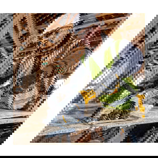 DeWALT DCS571NT-XJ Sierra Circular Inalámbrica 18V Sin Escobillas, Disco 115mm, Corte a 38mm Profundidad, Compacta y Potente