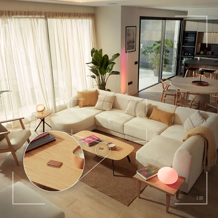 Philips Hue Cámara Inteligente Exterior, Con Cable, Visión Nocturna, Resolución 2K, Color Negro