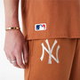Camiseta Deportiva de Manga Corta New Era LEAGUE ESSNTLS LC OS TEE NEYYAN 60435552 Marrón (S)