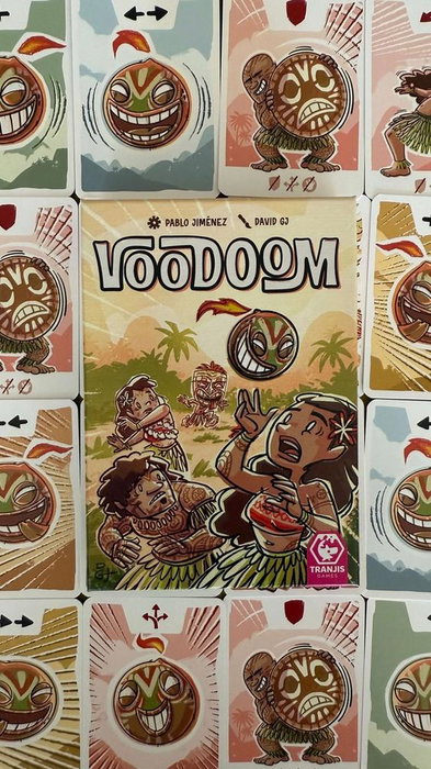 Tranjis Games Voodoom Juego de Mesa Rápido, Divertido y Tensional para 3 a 6 Jugadores a Partir de 8 Años con App Gratuita