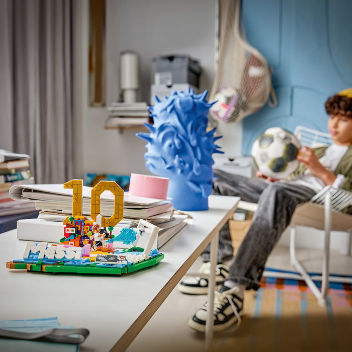 LEGO 43011 Lionel Messi Fenómenos Del Fútbol Set Coleccionable con Minifigura, Placa y Modelo Decorativo de Argentina