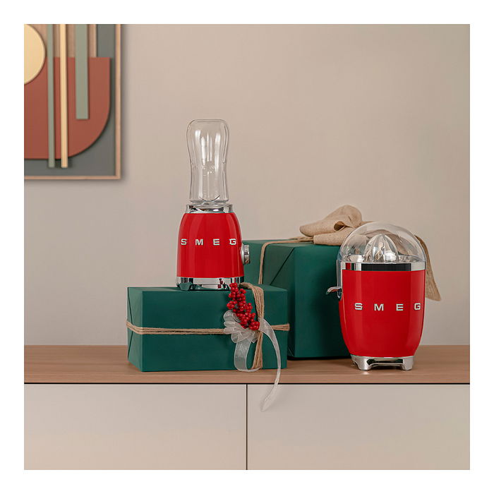Smeg CJF11RDEU Exprimidor de Cítricos Eléctrico, Color Rojo, 70W, Cono en Acero Inoxidable, Función Antigoteo y Almacenamiento de Cable