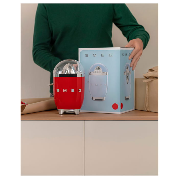 Smeg CJF11RDEU Exprimidor de Cítricos Eléctrico, Color Rojo, 70W, Cono en Acero Inoxidable, Función Antigoteo y Almacenamiento de Cable