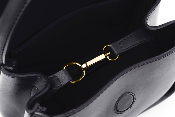 Vince Camuto Como - Black Bolso Negro Piel 100% Polivinílica Elegancia Funcionalidad Versátil Práctico 19x9x15 cm Vince Camuto Como - Black Bolso Negro Piel 100% Polivinílica Elegancia Funcionalidad Versátil Práctico 19x9x15 cm