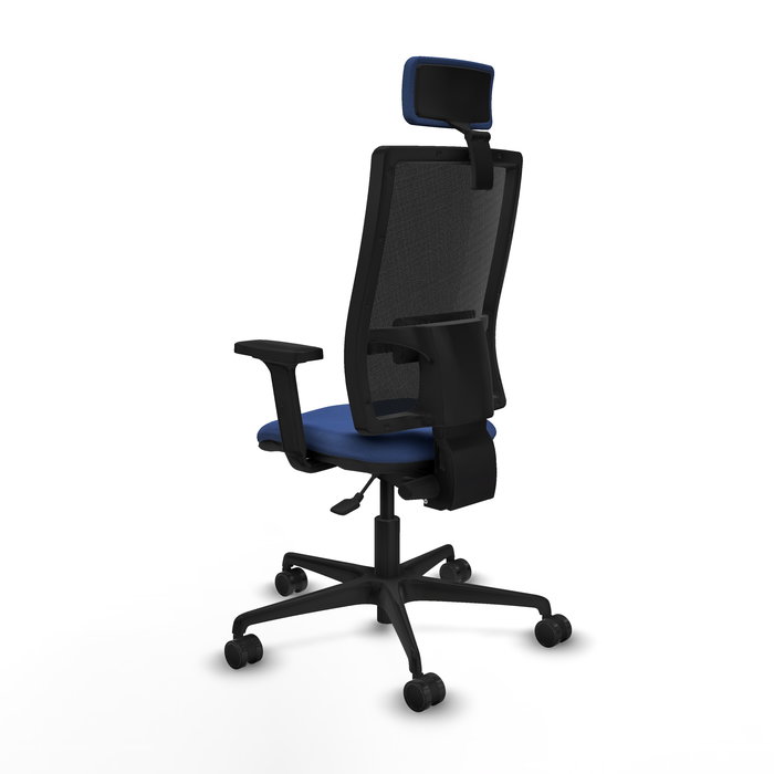 Silla de oficina Bormate con mecanismo Asincro tapizada con Tela color Azul marino y malla color Negro. Equipada con lumbar 1D, Brazos 2D, Cabecero 2D y Ruedas 65mm nailon