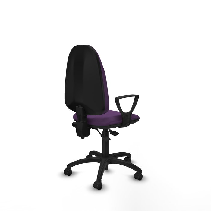 Silla de oficina Algarra con mecanismo Contacto permanente de doble maneta tapizada con Tela color Morado. Equipada con Base poliamida negra, Brazos fijos y Ruedas autofrenantes