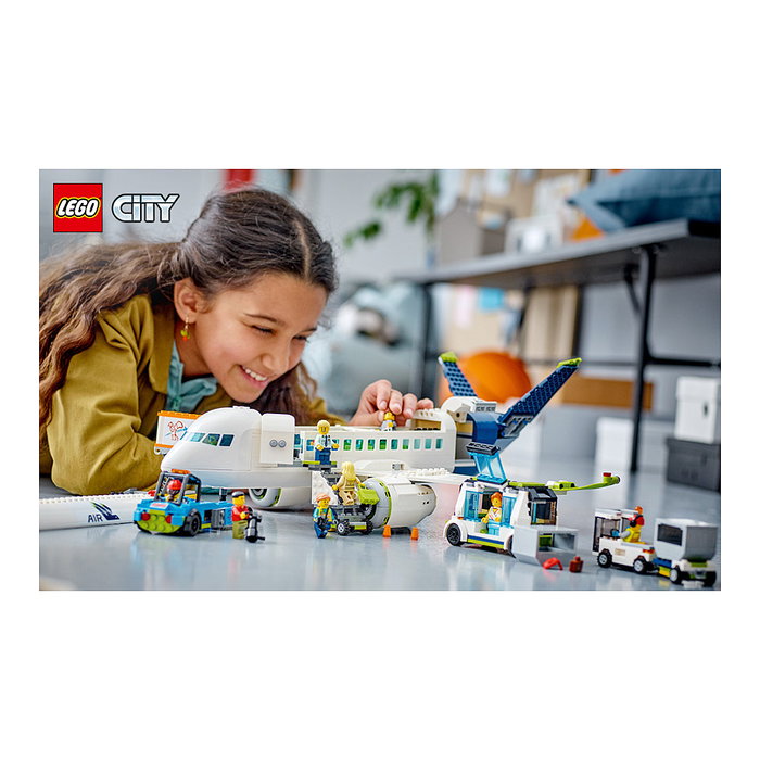 LEGO City Avión de Pasajeros 60367, Juego de construcción, 913 piezas, 7+ años, Multicolor