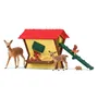 Schleich SCH42658 Cabaña para animales del bosque con cierva, cervatillo, ardilla y erizo, para niños a partir de 3 años