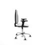 Silla de oficina Algarra con mecanismo Contacto permanente básico tapizada con Tela color Blanco. Equipada con Base cromada, Brazos 2Dy Topes