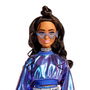 Mattel Barbie Muñeca Deluxe Metallic con Jersey Azul
