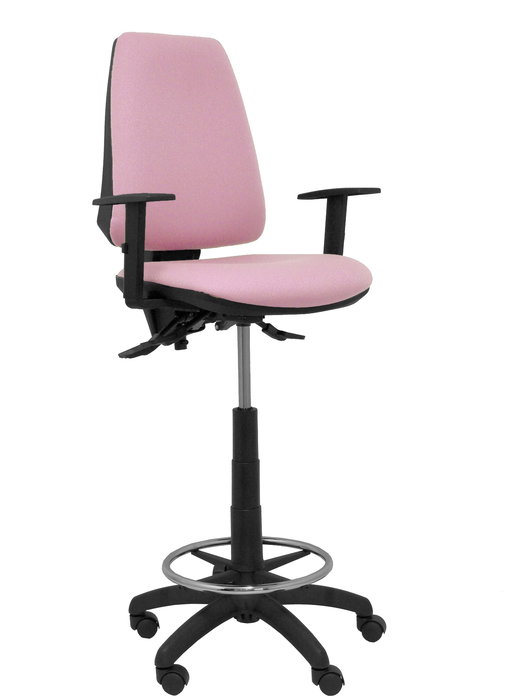 Taburete Elche con mecanismo Asincro tapizada con Tela color Rosa. Equipado con Base poliamida negra, Brazos 1D y Ruedas de nailon 50 mm Taburete Elche con mecanismo Asincro tapizada con Tela color Rosa. Equipado con Base poliamida negra, Brazos 1D y Ruedas de nailon 50 mm